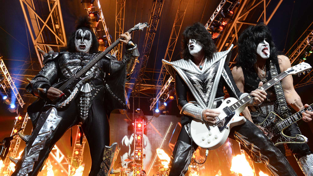 Illustration for article titled 7 Pictures Of KISS That Prove How Great It Is To Have Fun With Your Buddies